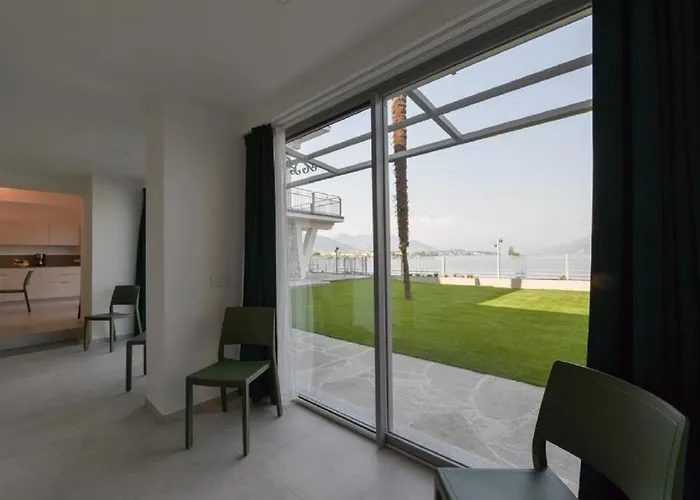 Palm On The Бавено